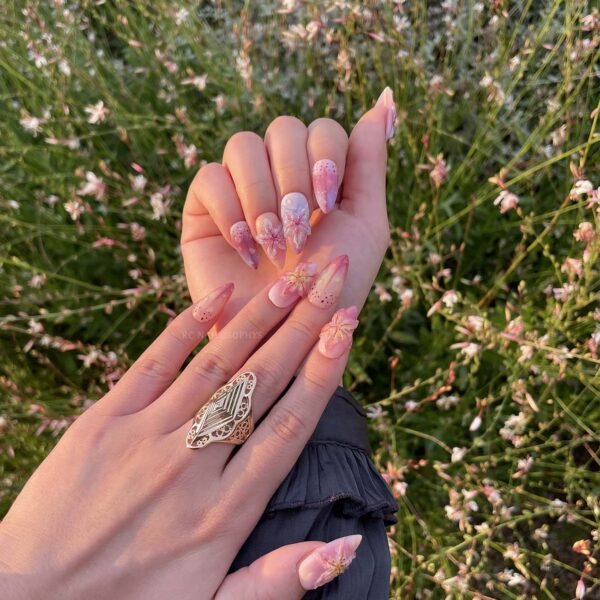 Lilies Field | faux ongles – Image 4