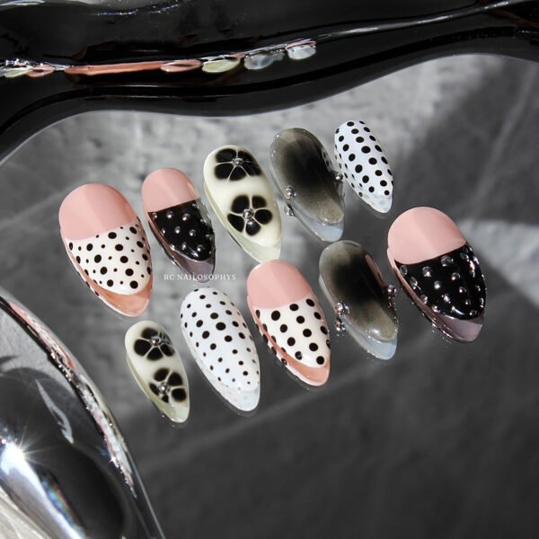 blooming polka dots faux ongles